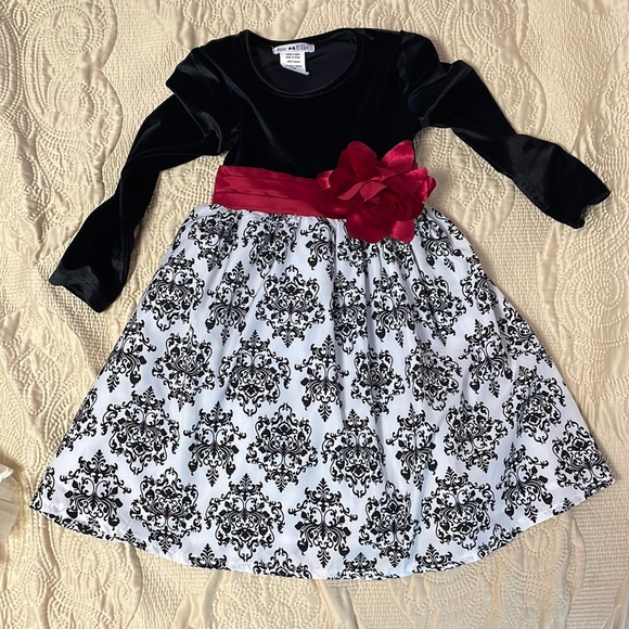 Dress - Picture 1 of 4